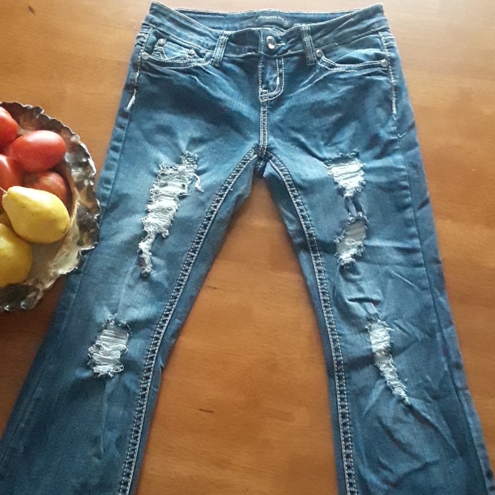 Distressed Jeans Rue21 size 3/4 R inseam 32